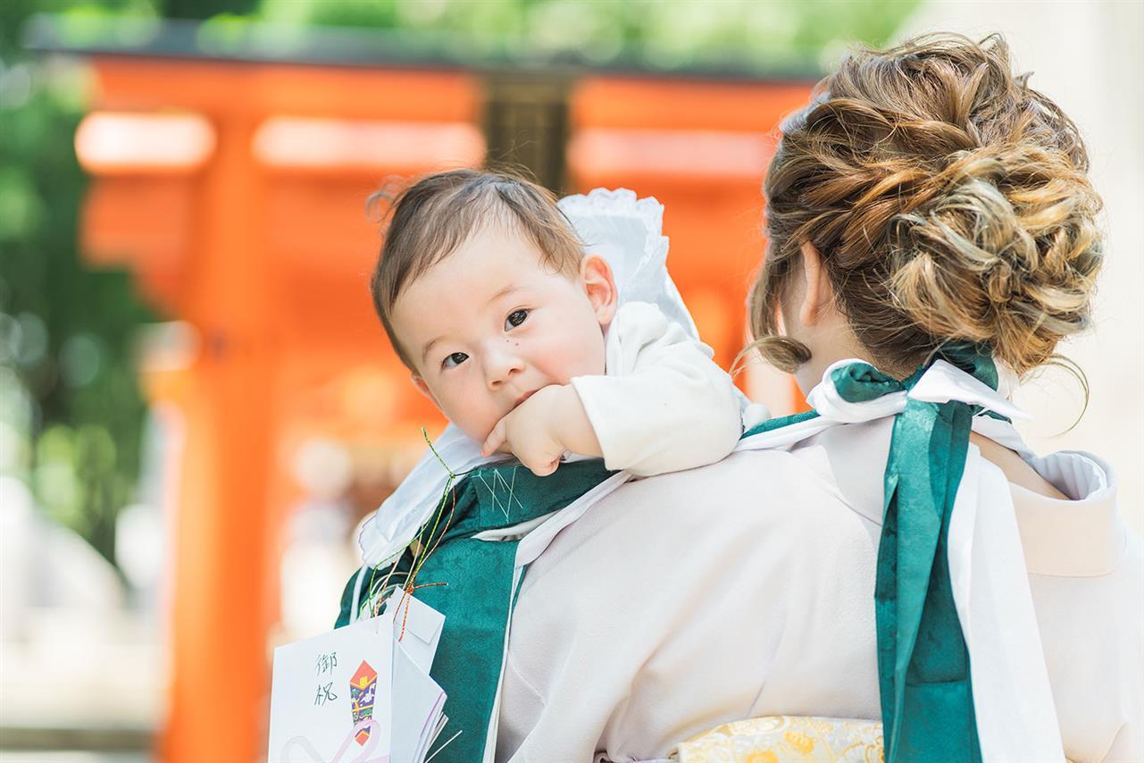 家族写真やウェディング、七五三の出張撮影を依頼したい方は、神戸市中央区を中心に活動中のTsumugraphyまでお問い合わせください。