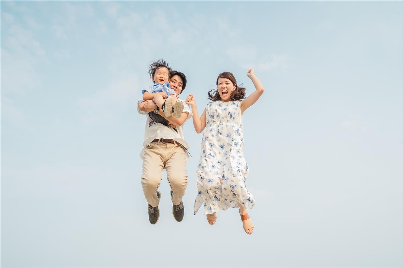 家族写真やウェディング、七五三の出張撮影を依頼したい方は、神戸市中央区を中心に活動中のTsumugraphyまでお問い合わせください。